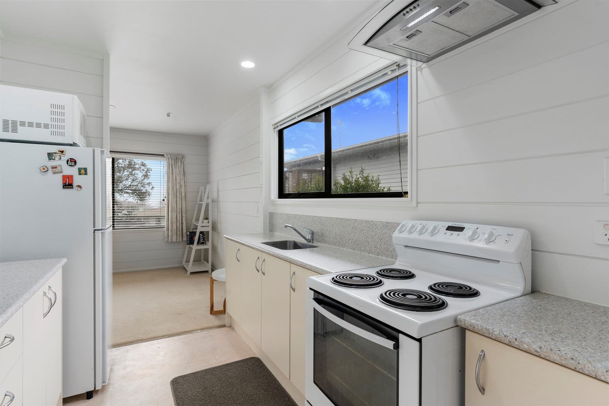 3A Hatherlow Street, Glenfield, Auckland - Carousel 2