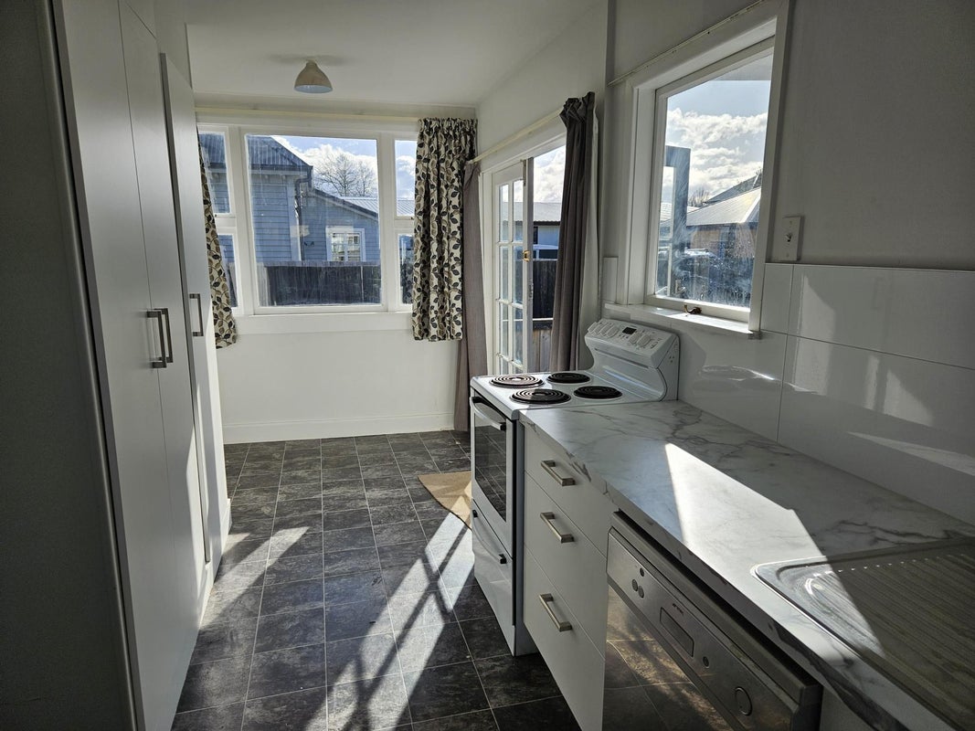 18 Sumner Street, Spreydon, Christchurch - Carousel 2
