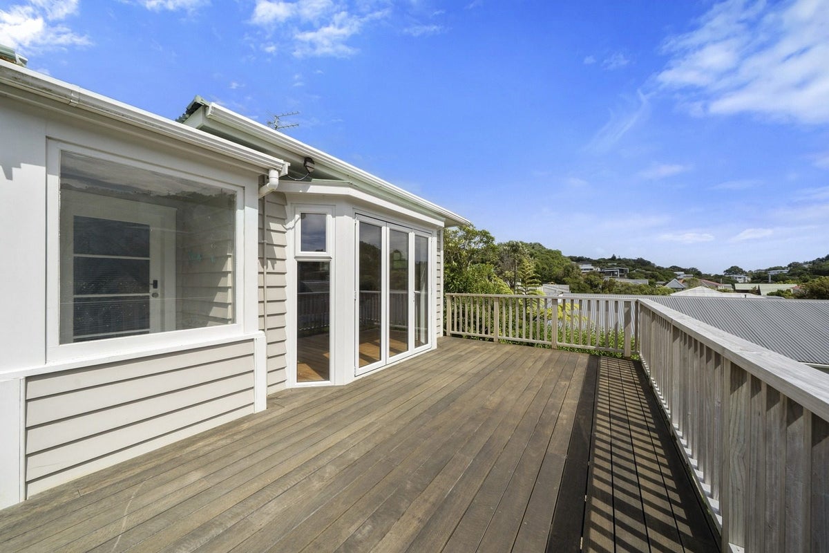 144 Newlands Road, Newlands, Wellington - Carousel 1