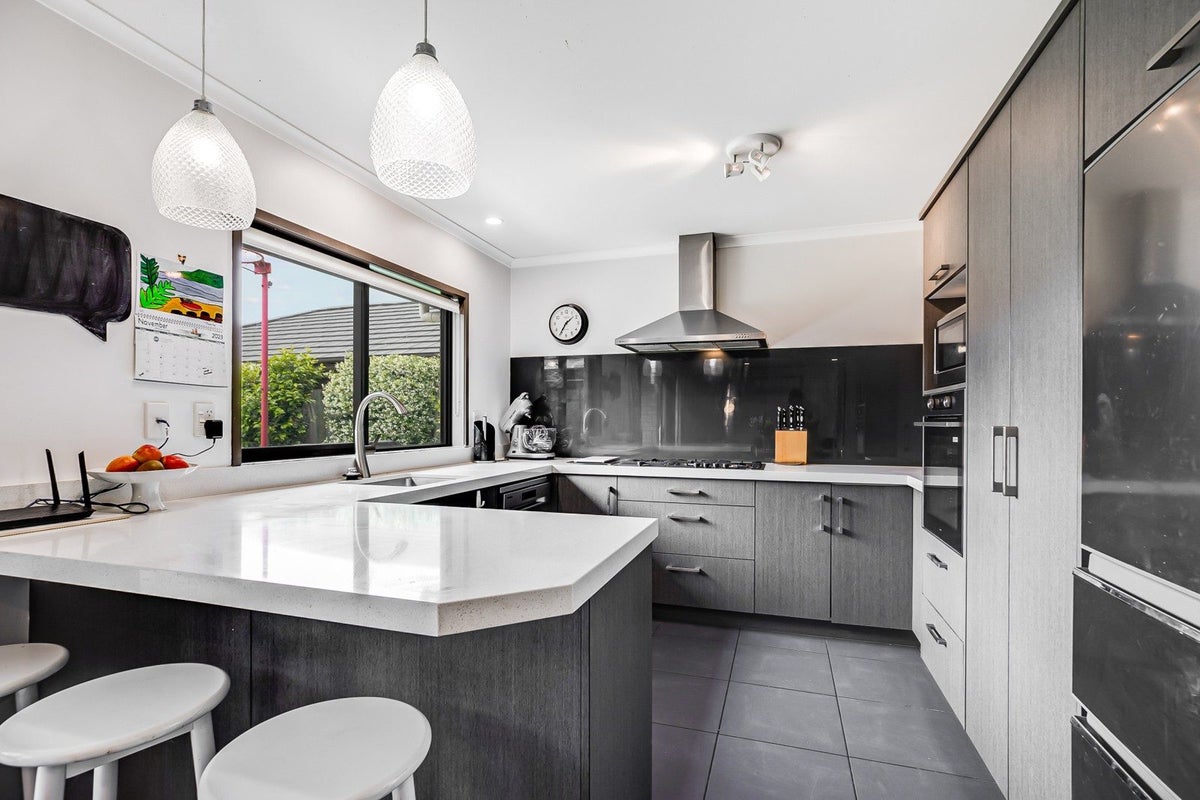 16 Trauzer Place, Flagstaff, Hamilton - Carousel 2