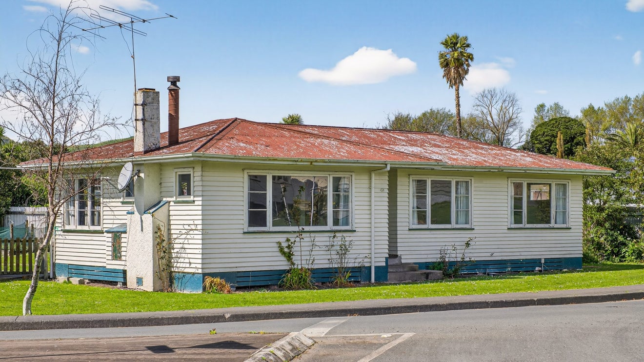 28 Endcliffe Road, Kaiti, Gisborne - Carousel 1