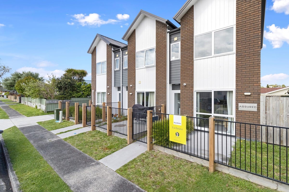 1/7 Burrows Place, Frankton, Hamilton - Carousel 1