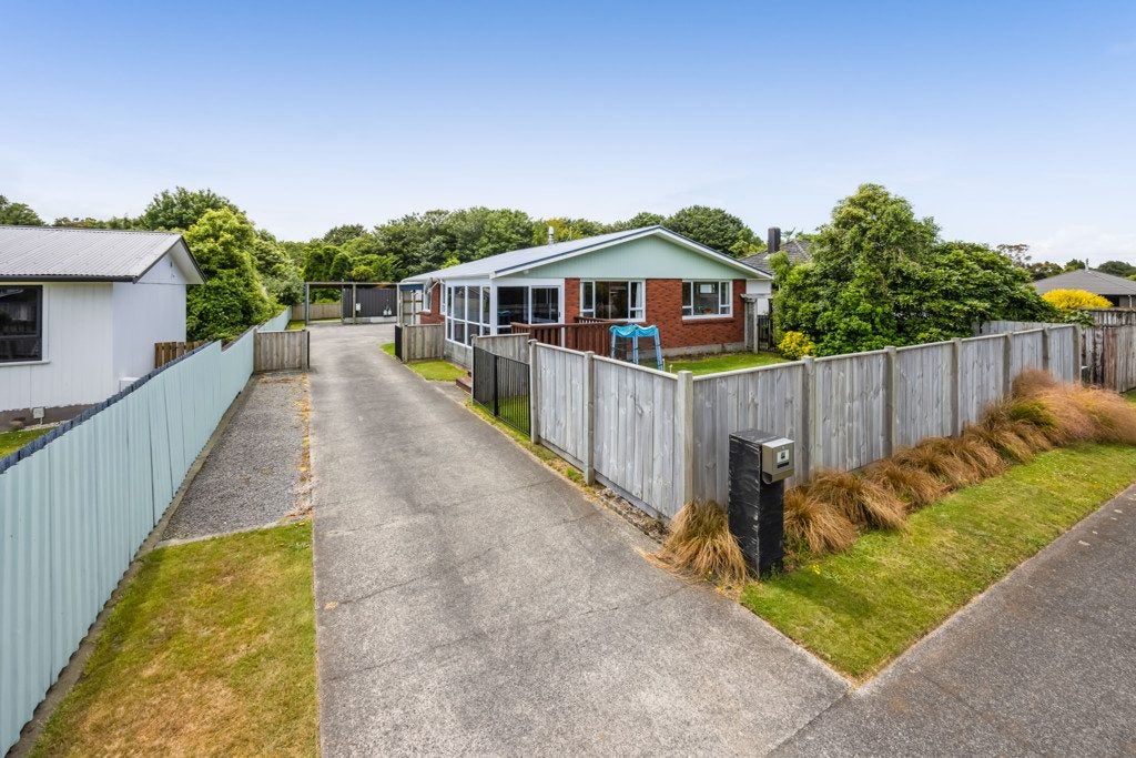 44 Oberon Street, Stratford, Stratford - Carousel 1