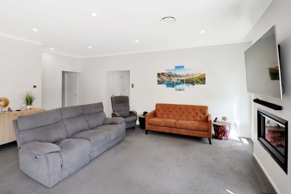 23A Charleston Avenue, Boulcott, Lower Hutt - Carousel 2
