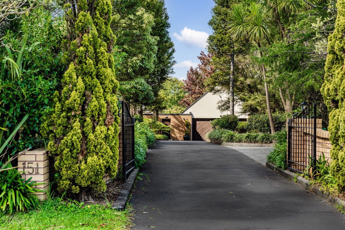 151 Taupaki Road, Henderson - Carousel 1