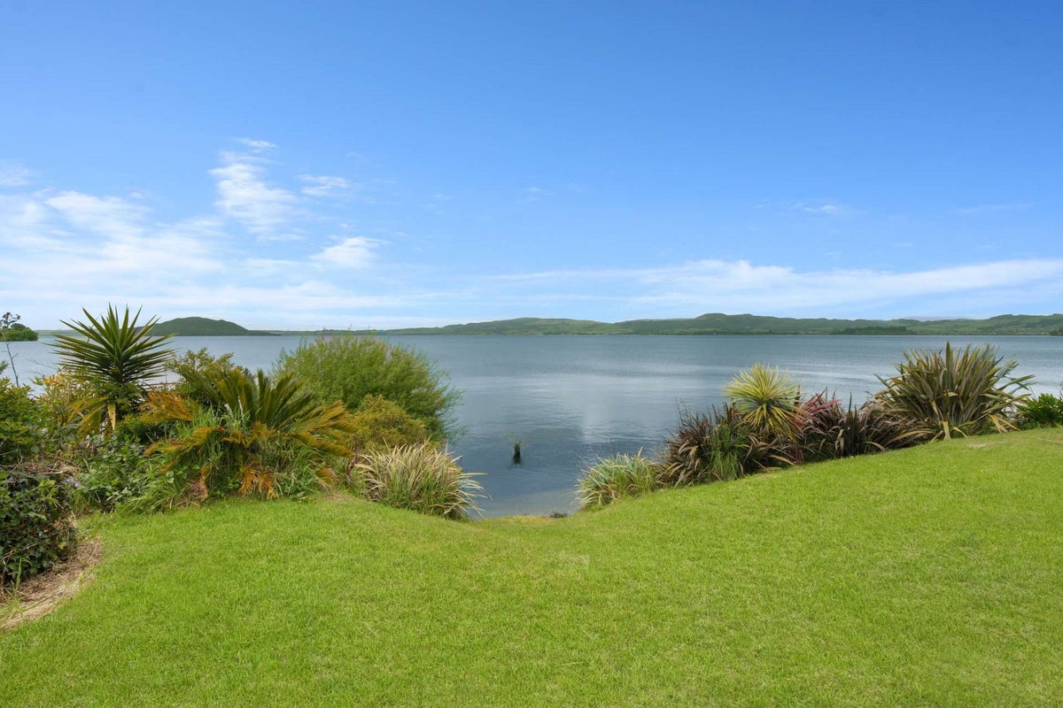 105 Koutu Road, Kawaha Point, Rotorua - Carousel 1