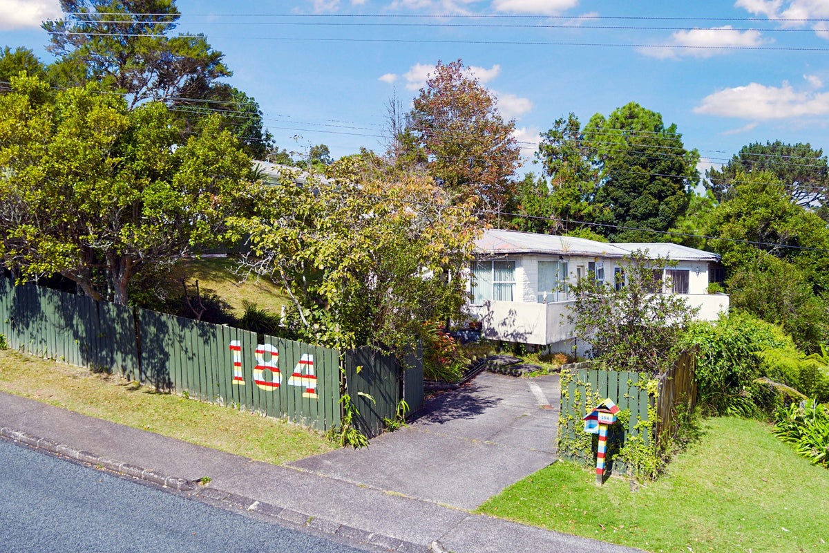 184 Glengarry Road, Glen Eden, Auckland - Carousel 1