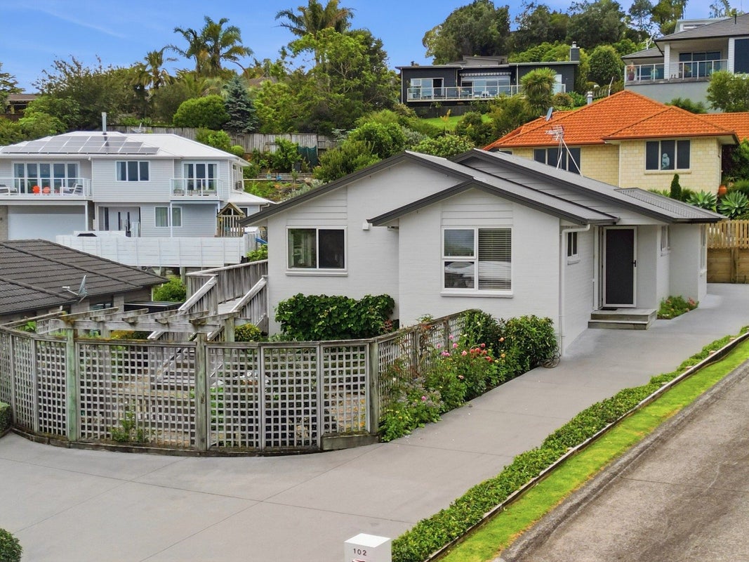 106 Castlewold Drive, Bethlehem, Tauranga - Carousel 1