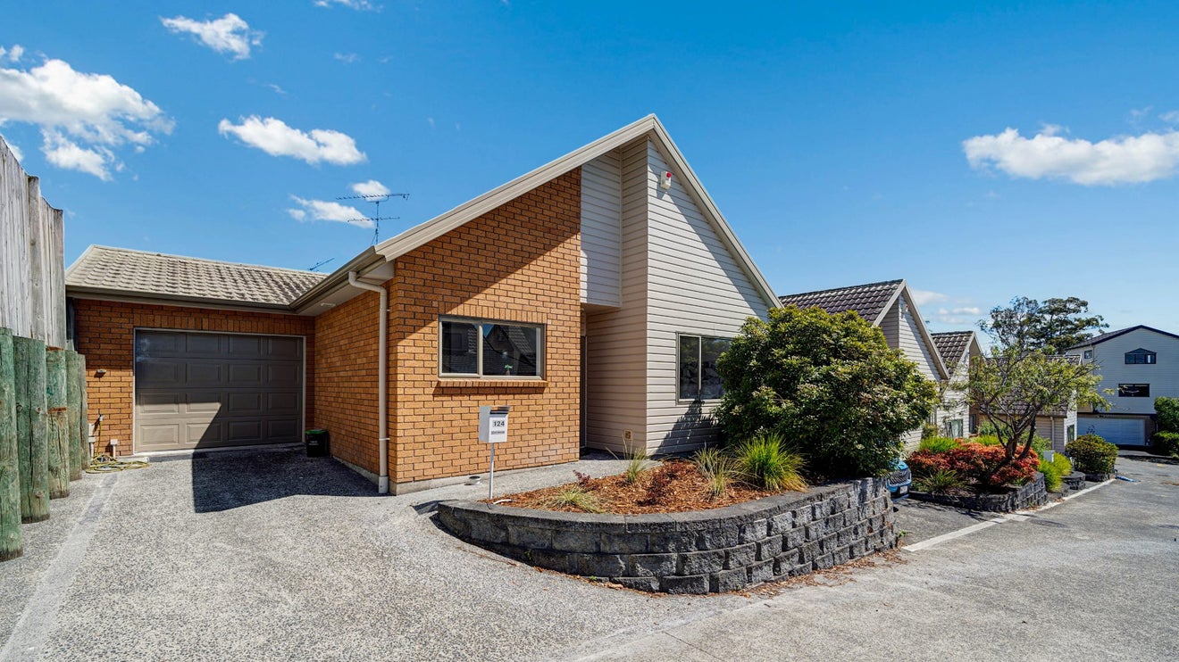 124/172 Mcleod Road, Te Atatu South, Auckland - Carousel 1