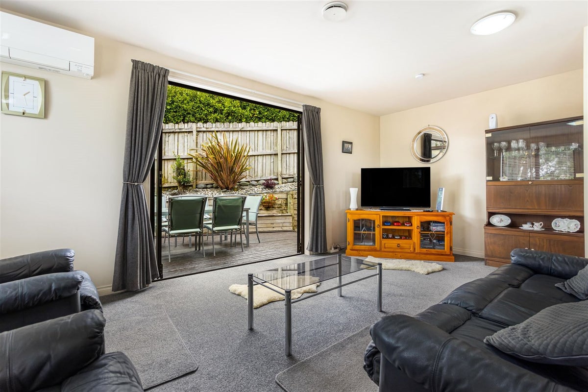 4 View Ridge Drive, Ranui, Auckland - Carousel 2