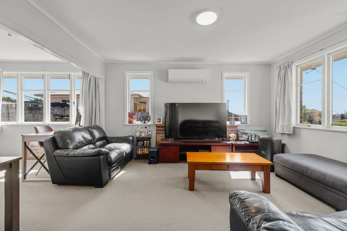 15A Pine Avenue, Otumoetai, Tauranga - Carousel 2