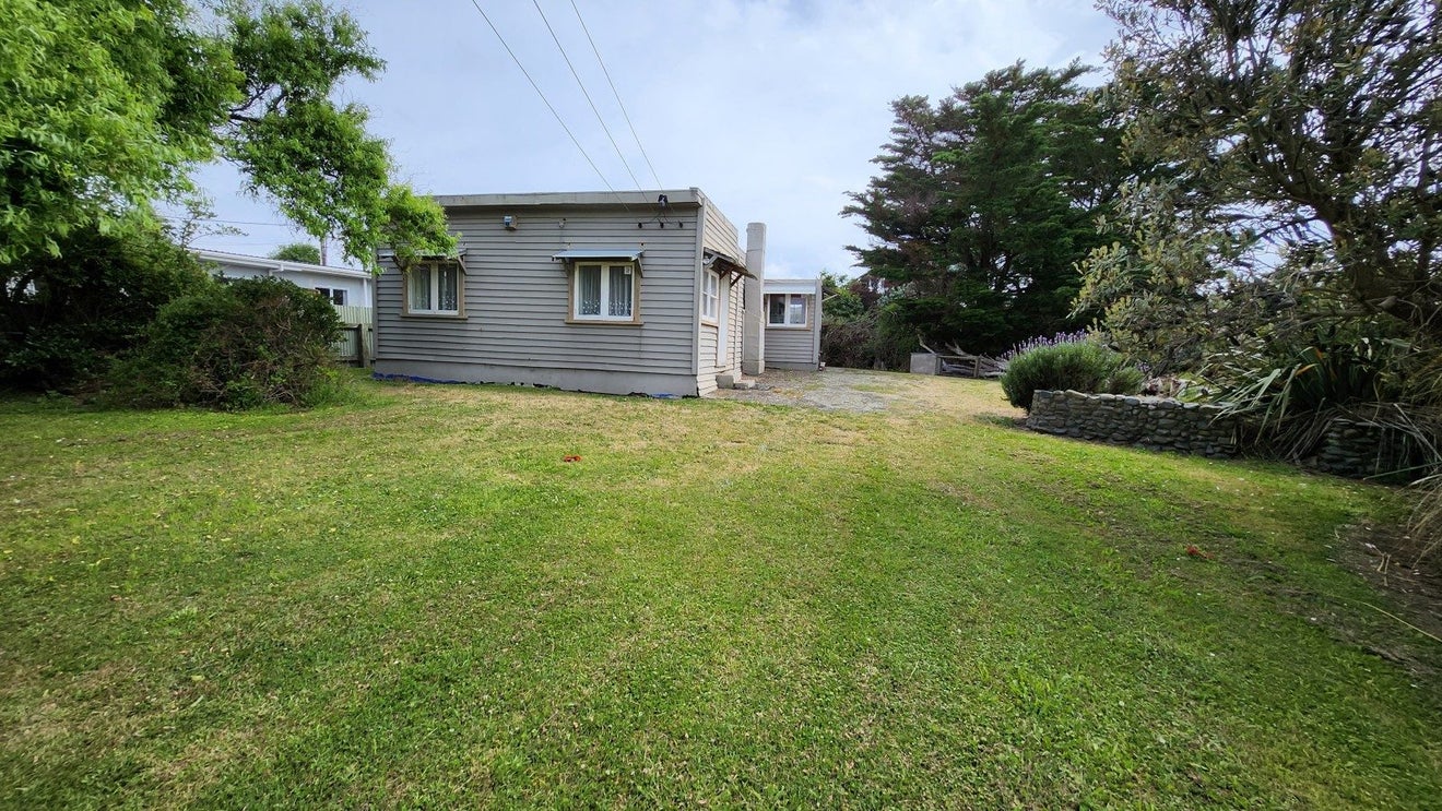 45 Pratt Avenue, Foxton Beach, Foxton - Carousel 1