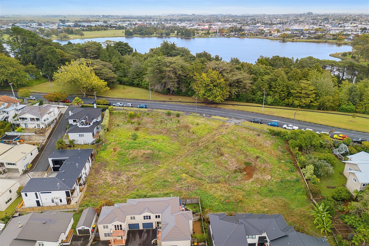 7 Ruakiwi Road, Hamilton Lake, Hamilton - Carousel 2
