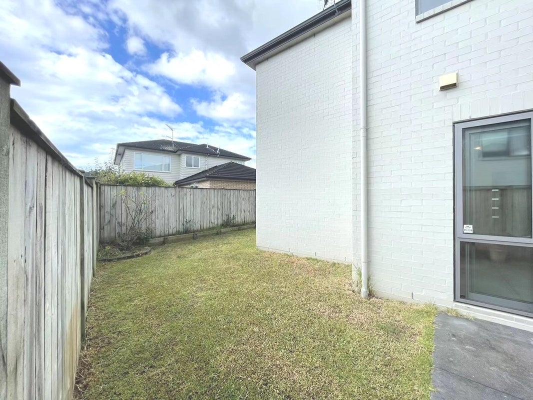 3 McCathie Drive, Flat Bush, Auckland - Carousel 21