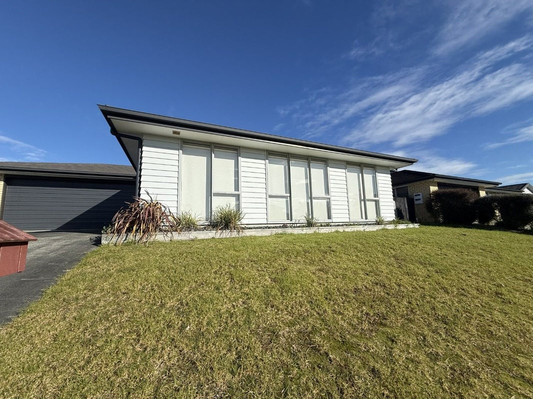 32 Key West Drive, One Tree Point - Carousel 1