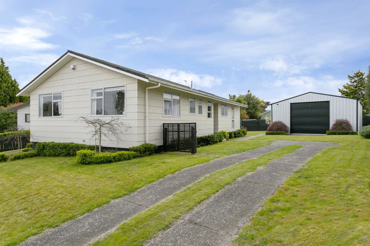 21 Ward Place, Richmond Heights, Taupo - Carousel 1