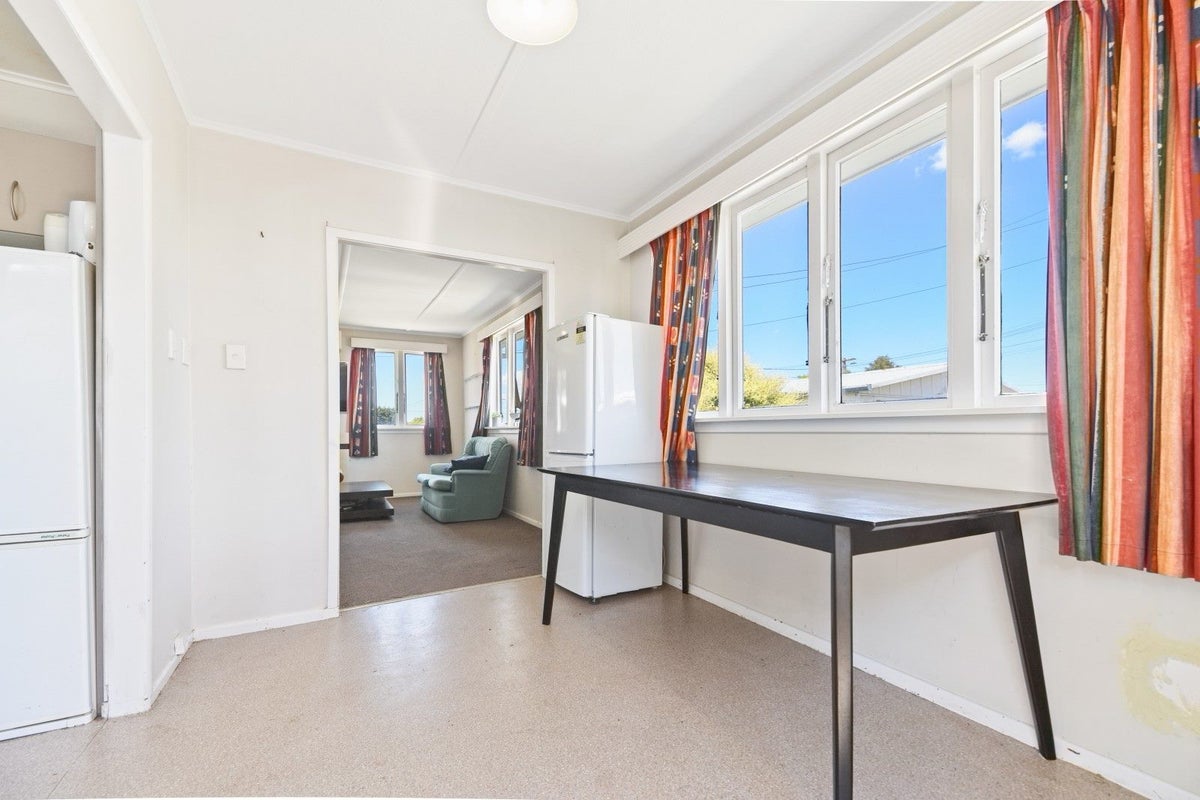 8 Sayer Street, Frankton, Hamilton - Carousel 2