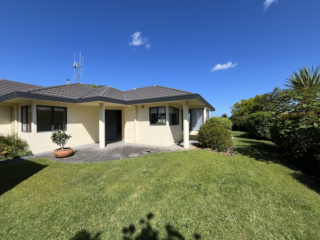 14 Reynolds Drive, Glenview, Hamilton - Carousel 1