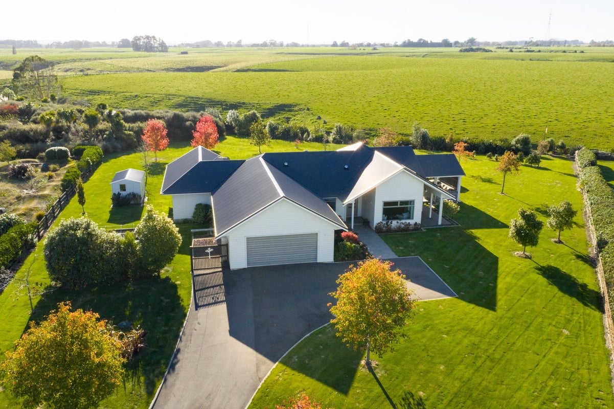 20 Loveston Lane, Kelvin Grove, Palmerston North - Carousel 2