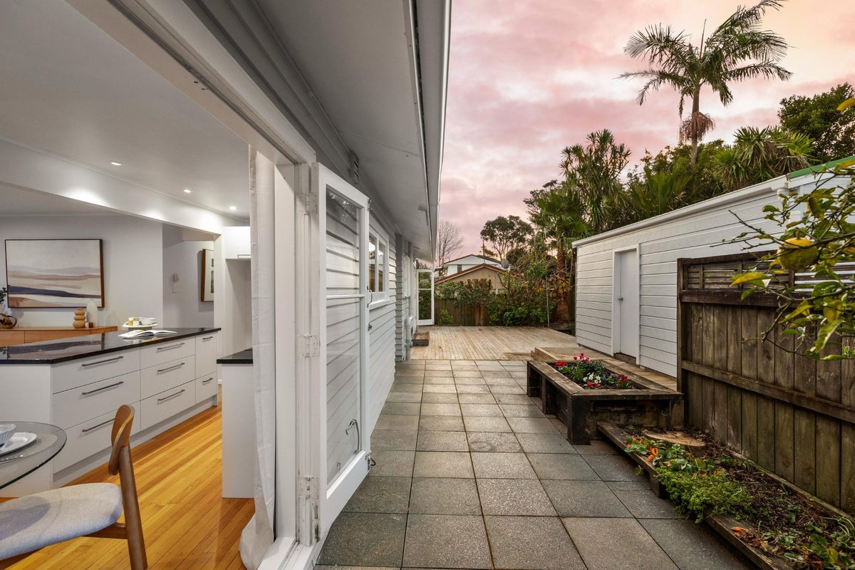 101 Royal Road, Massey, Waitakere City, Auckland - Carousel 1