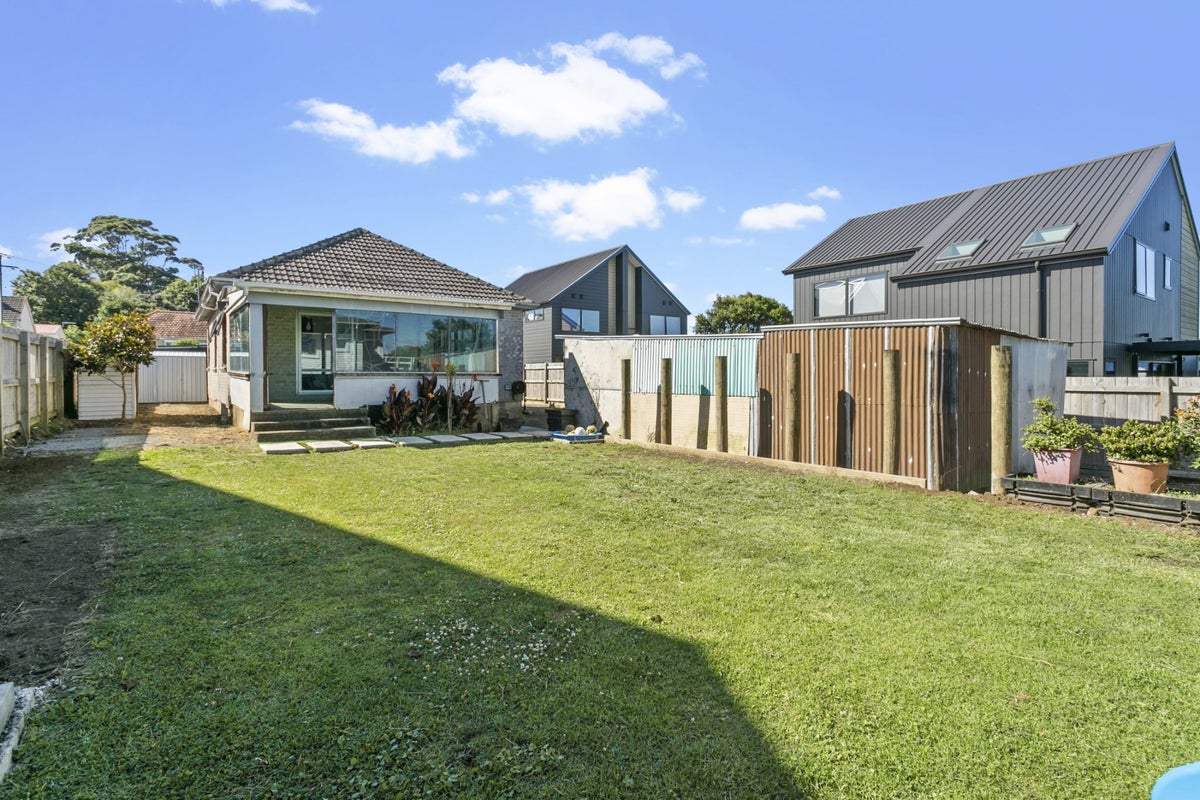 31 Range View Road, Mount Albert, Auckland - Carousel 2