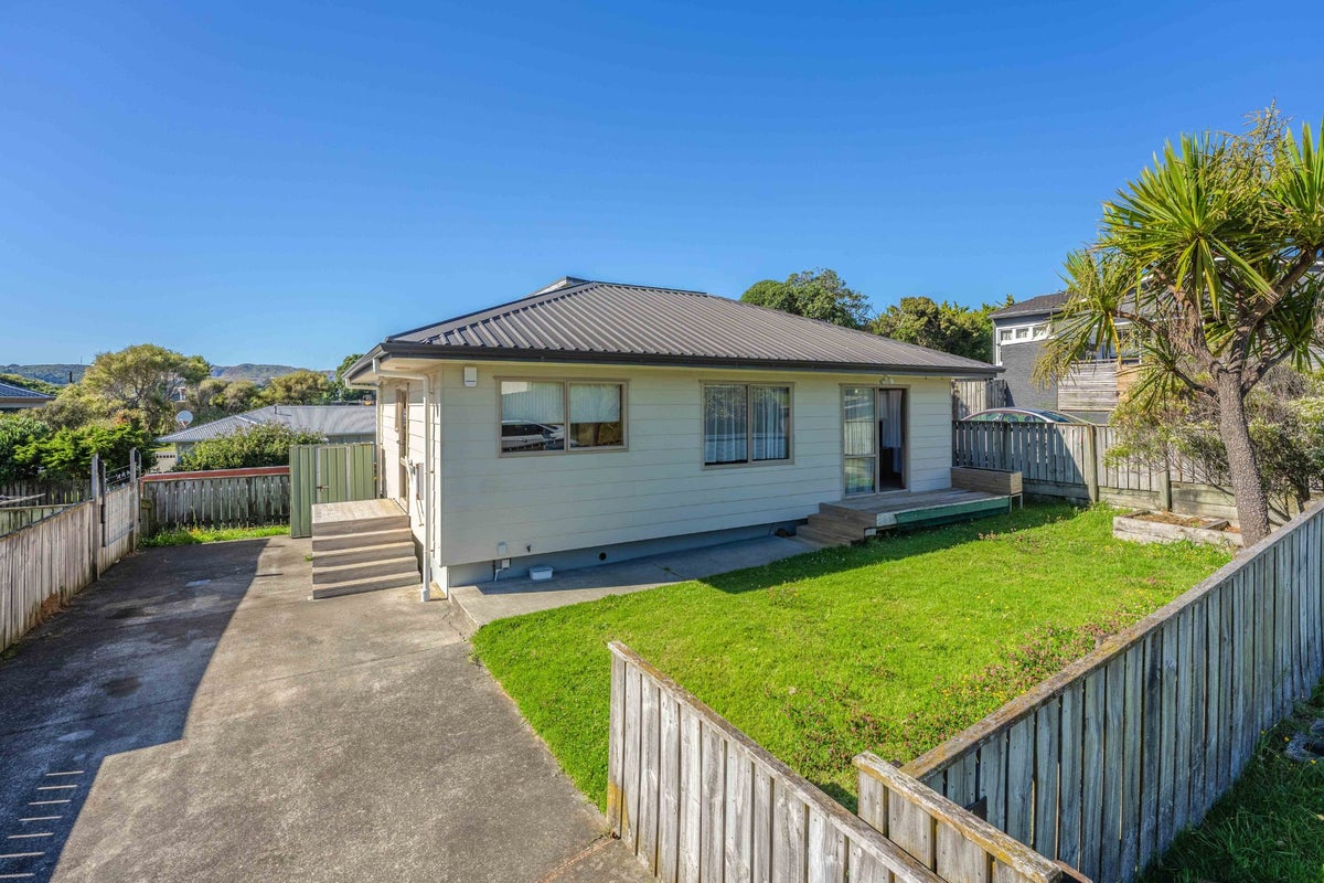 2 Dimock Street, Titahi Bay, Porirua - Carousel 2