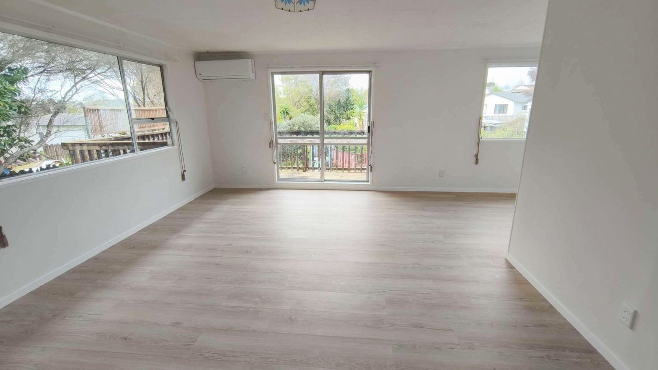 10 Mile Place, Henderson, Auckland - Carousel 1