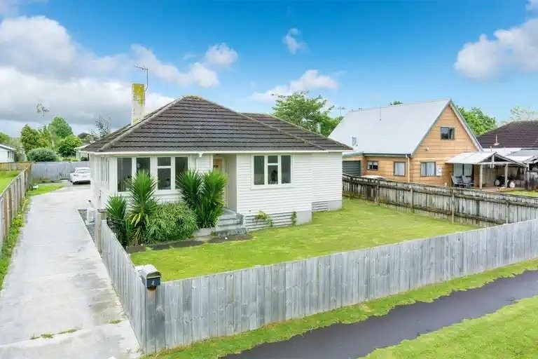 4 Douglas Crescent, Fairfield, Hamilton - Carousel 1