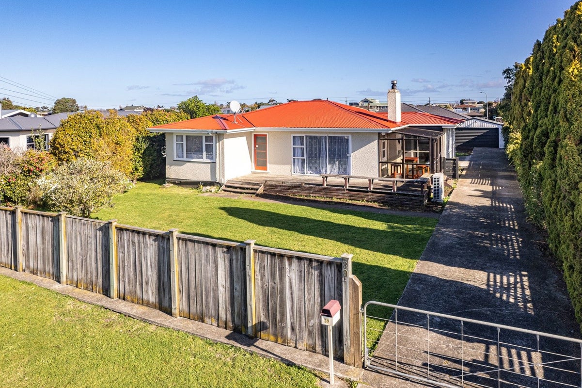 39 Surrey Road, Springvale, Whanganui - Carousel 1