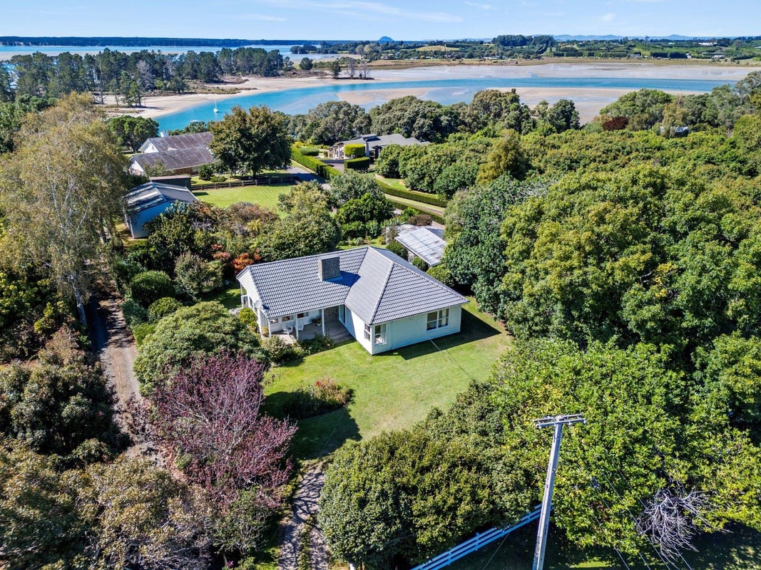 202 Tanners Point Road, Tanners Point, Katikati - Carousel 1