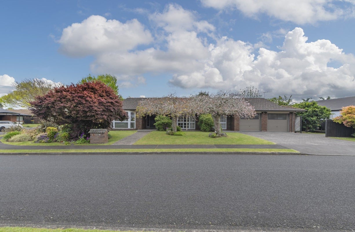 2 Roselawn Lane, Pahurehure, Papakura - Carousel 1