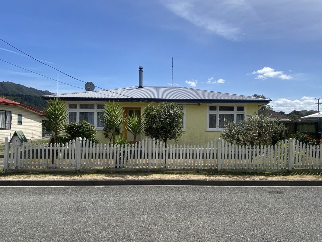 7 Canterbury Street, Picton - Carousel 1