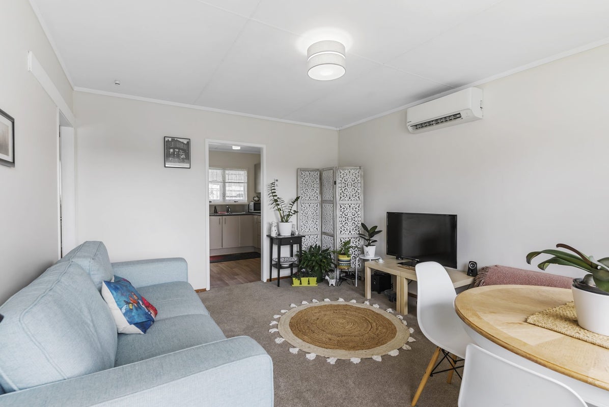 3/164 Beach Haven Road, Beach Haven, Auckland - Carousel 1