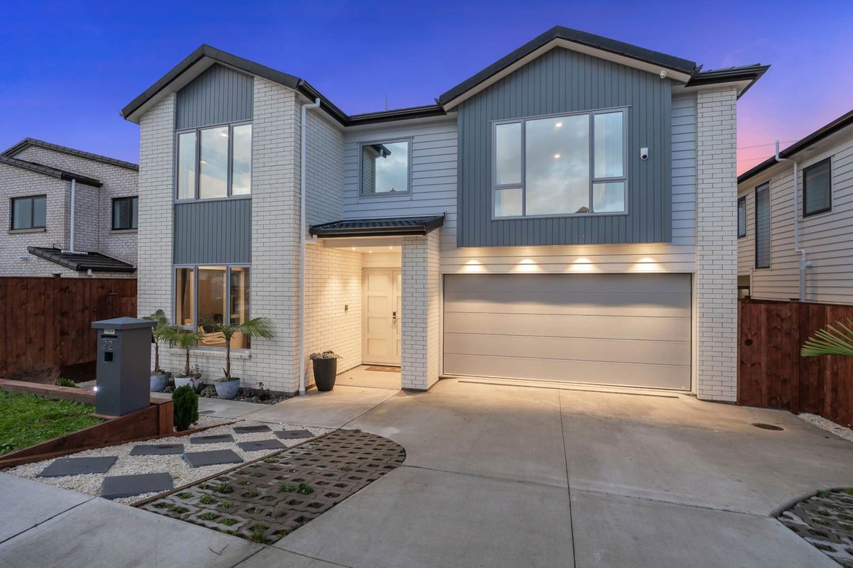 92 Tir Conaill Avenue, Flat Bush, Auckland - Carousel 2