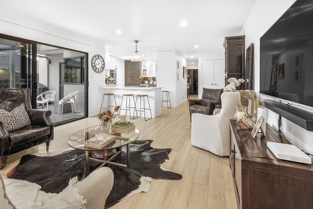 6 Munro Place, Flagstaff, Hamilton - Carousel 1
