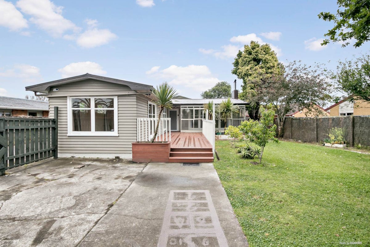 238 Te Atatu Road, Te Atatu South, Auckland - Carousel 2