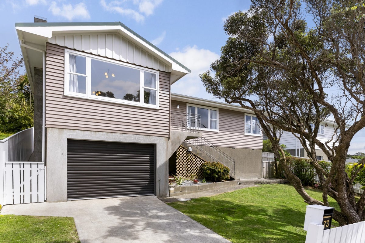 73 Kenmore Street, Newlands, Wellington - Carousel 1