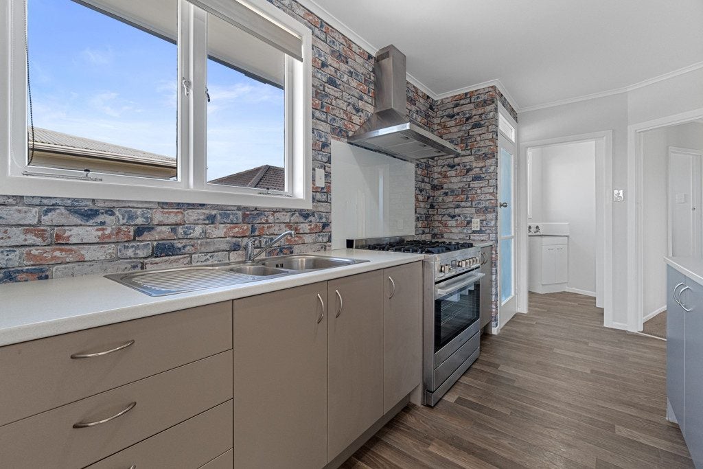 81 Collins Road, Melville, Hamilton - Carousel 2