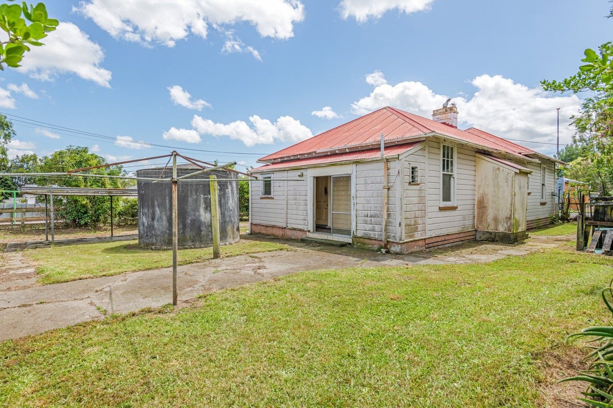 27 Tokomaru Road, Tokomaru, Palmerston North - Carousel 13