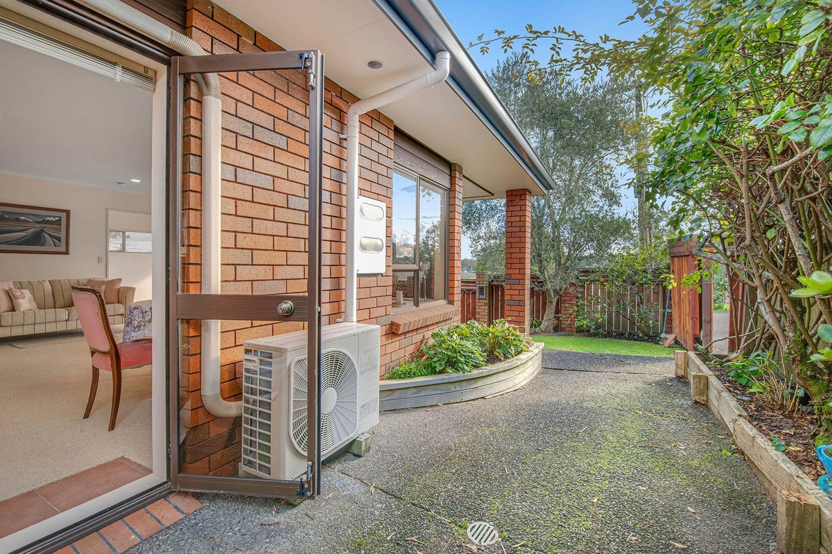 2/32A Howard Road, Northcote, Auckland - Carousel 16