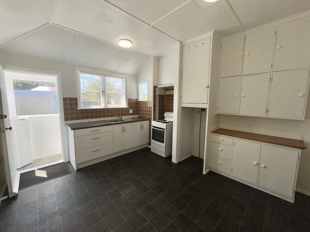 17 Hall Crescent, Epuni, Lower Hutt - Carousel 2