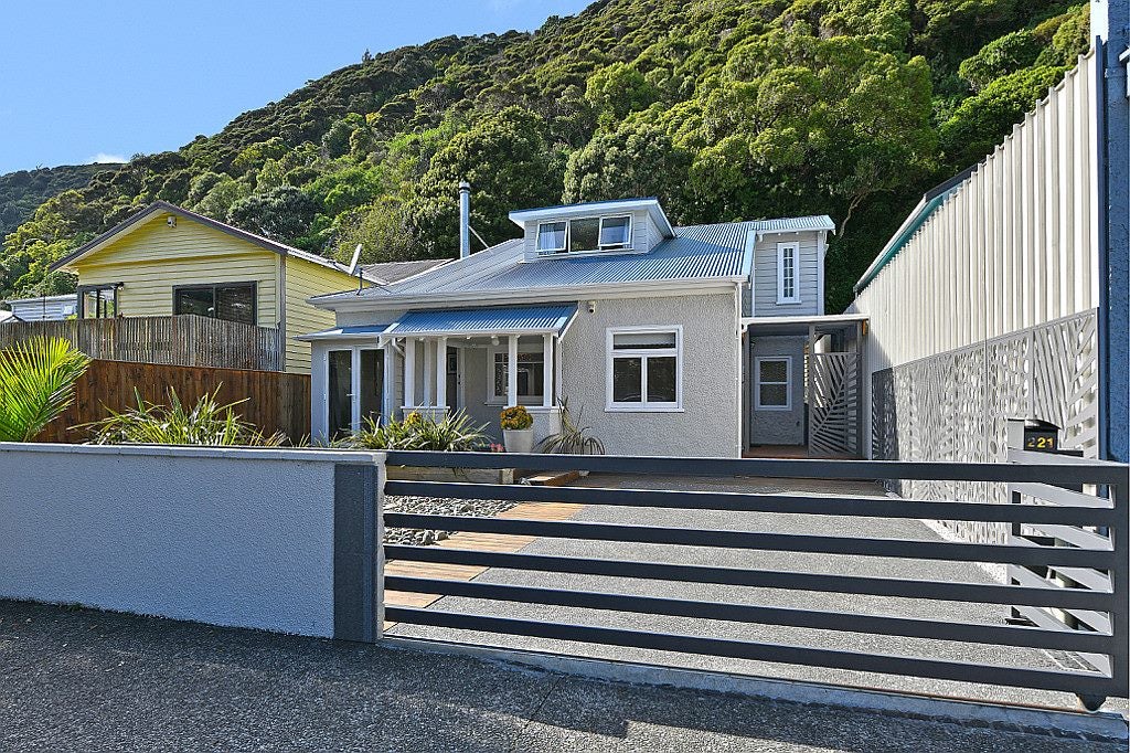 221 Muritai Road, Eastbourne, Lower Hutt - Carousel 21