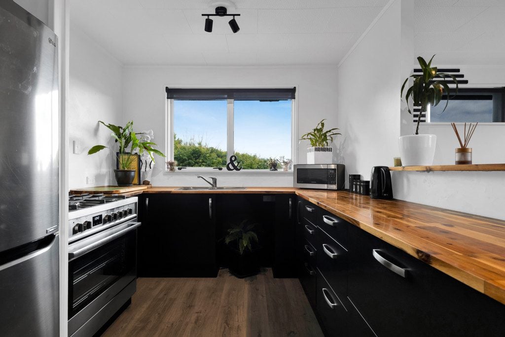 23 Herekawe Drive, Spotswood, New Plymouth - Carousel 2