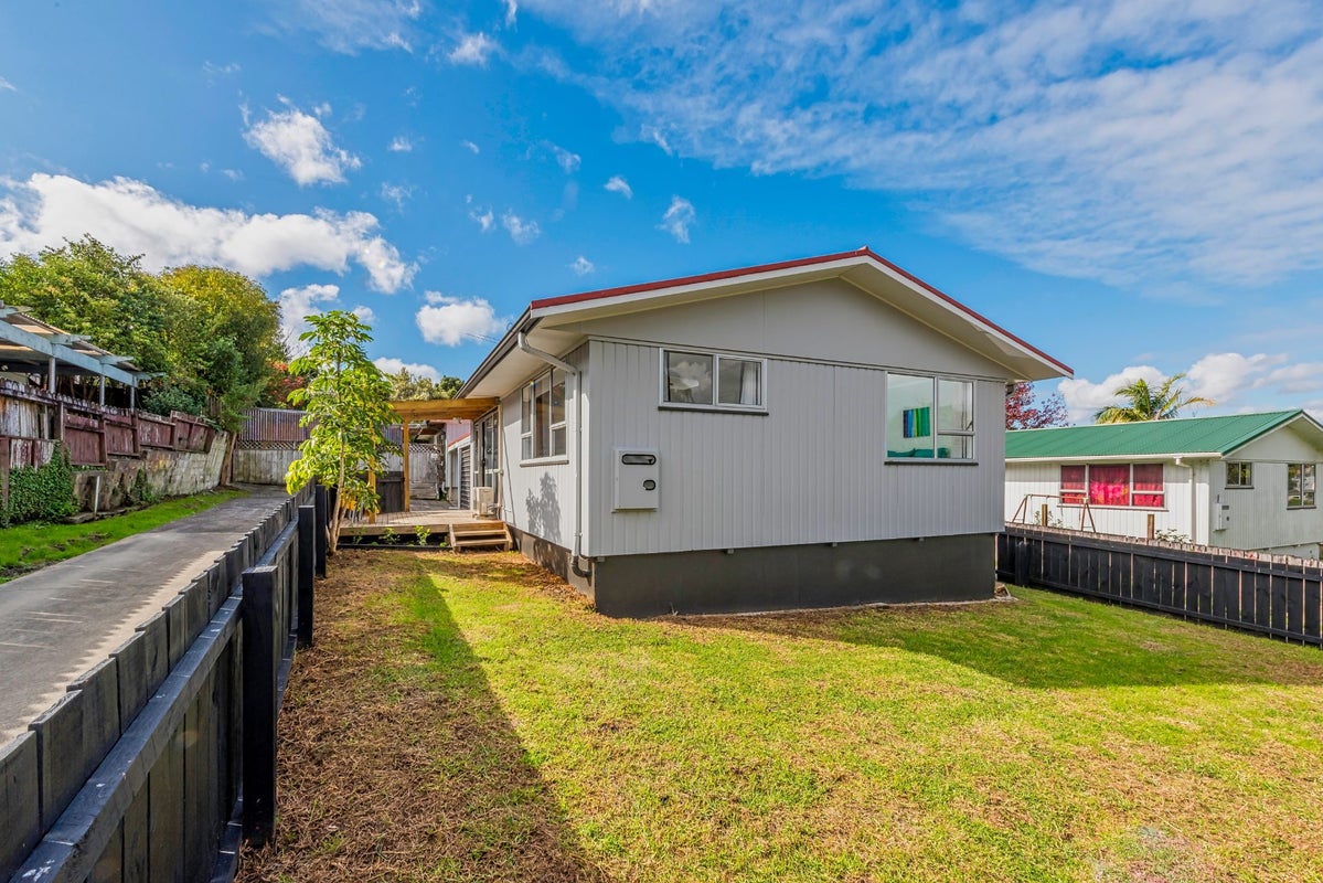 1/26 Kemp Road, Massey, Auckland - Carousel 2