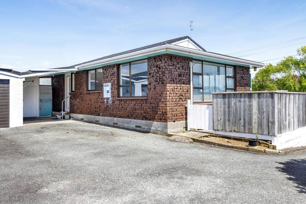 1/7 Mahoe Street, Strandon, New Plymouth - Carousel 1