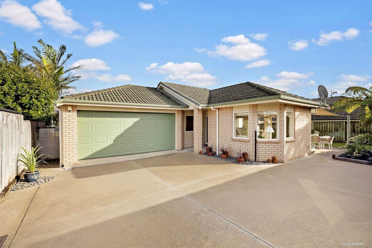 48B Rodney Street, Howick, Auckland - Carousel 1