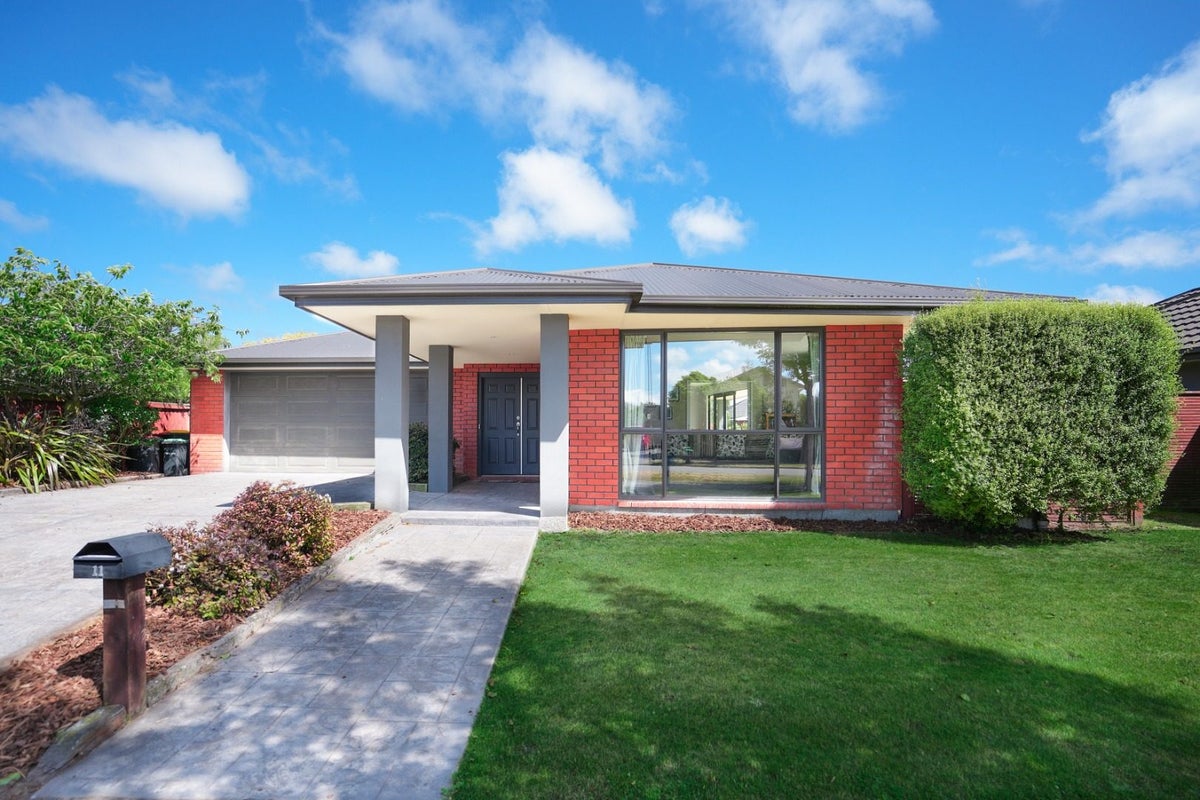 11 McMahon Drive, Aidanfield, Christchurch - Carousel 2