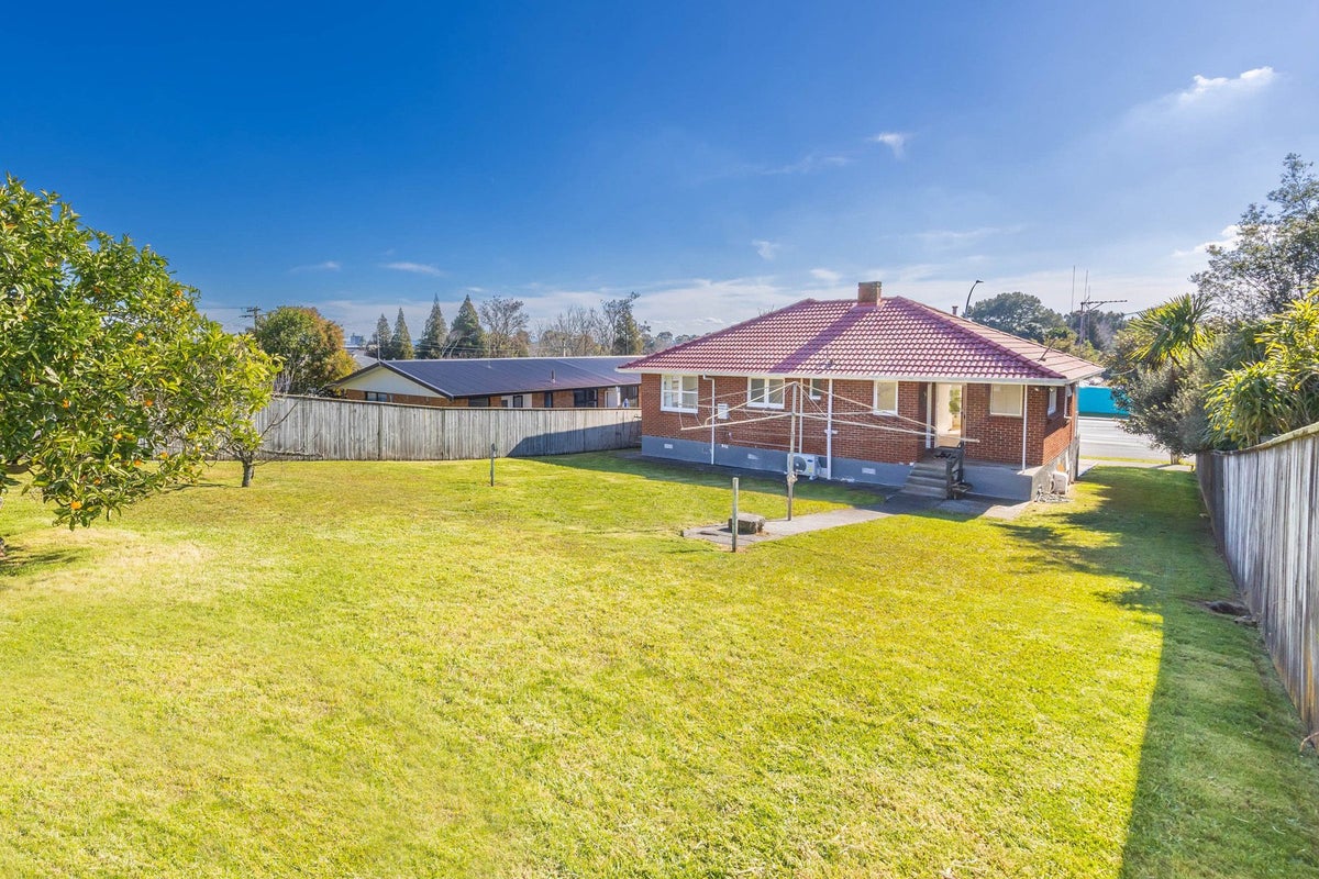 13 Tawa Street, Melville, Hamilton - Carousel 2