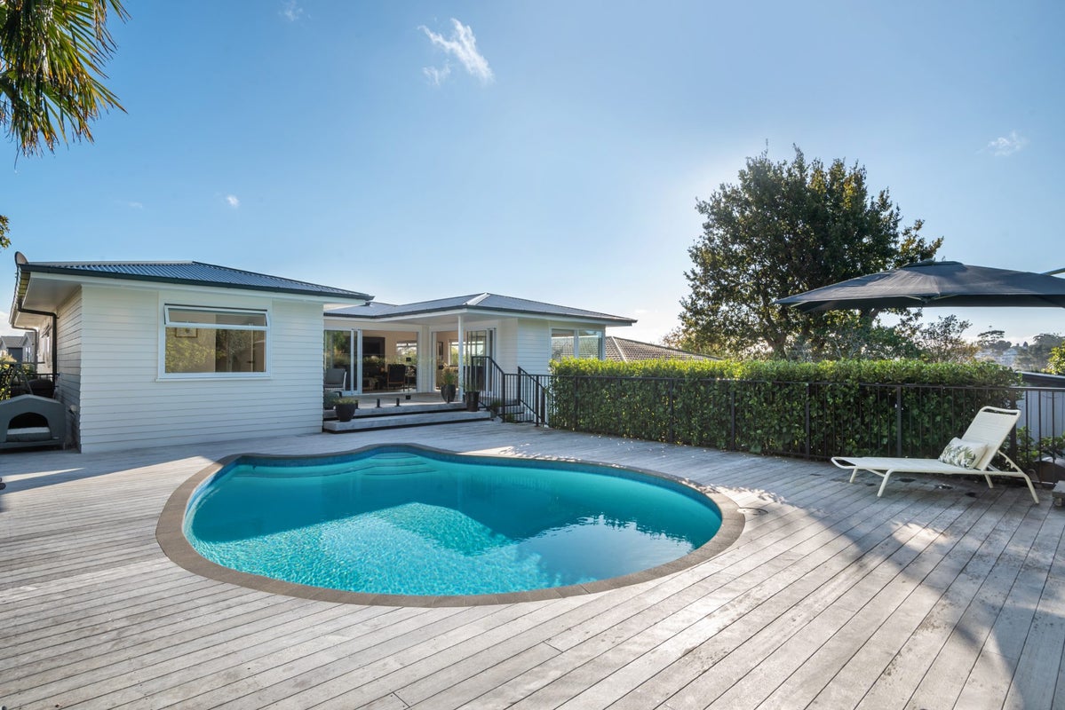 25 Catalina Crescent, Forrest Hill, Auckland - Carousel 1