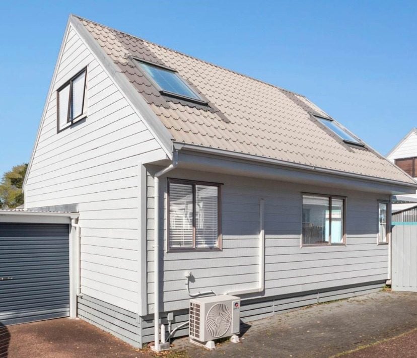 2/2 Blockhouse Bay Road, Avondale, Auckland - Carousel 12